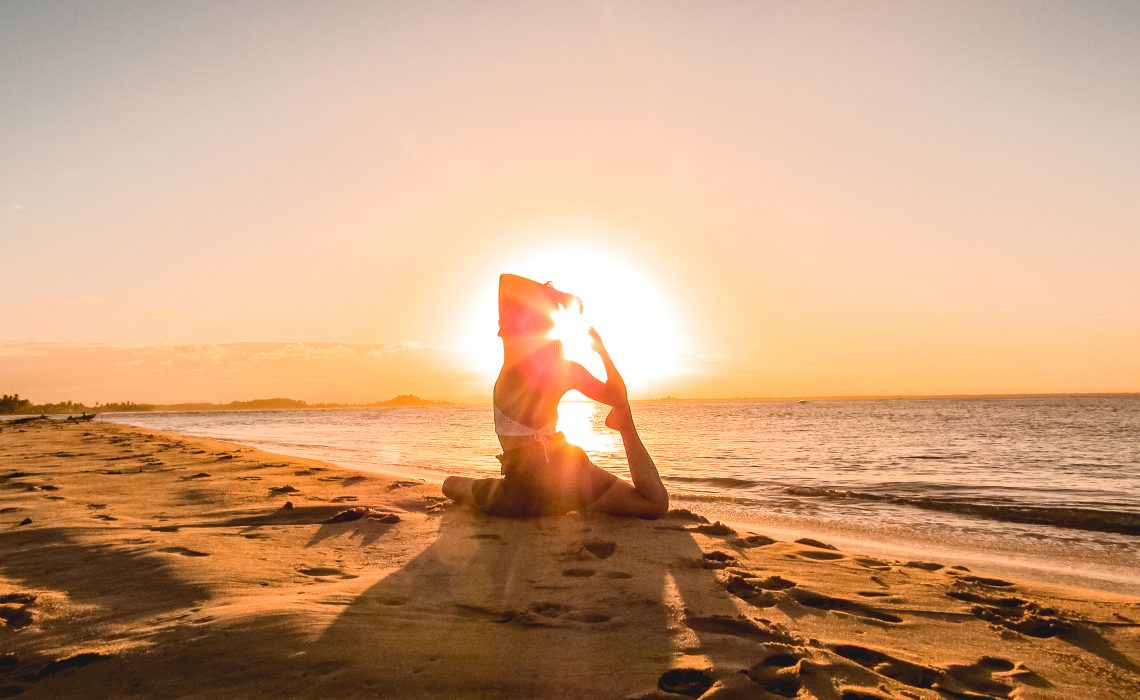 Como praticar yoga em viagens